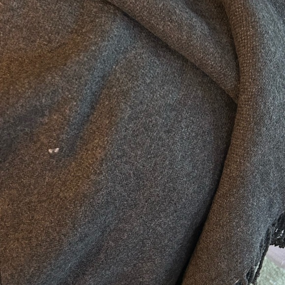 H&M Dark Gray Poncho with Fringe. One Size - Picture 4 of 7